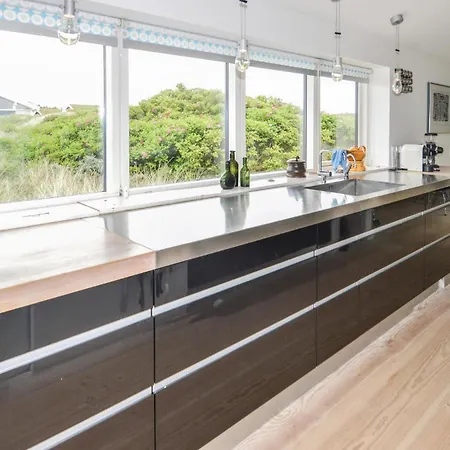 Stunning In With Kitchen Nyaraló